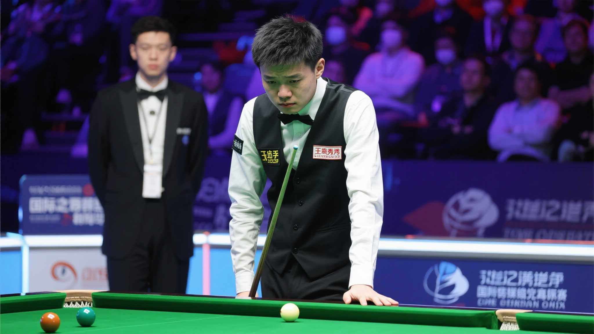 斯诺克新赛季揭幕战:中国队表现失利,吴宜泽遗憾止步首轮 斯诺克新赛季揭幕战:中国队表现失利,吴宜泽遗憾止步首轮